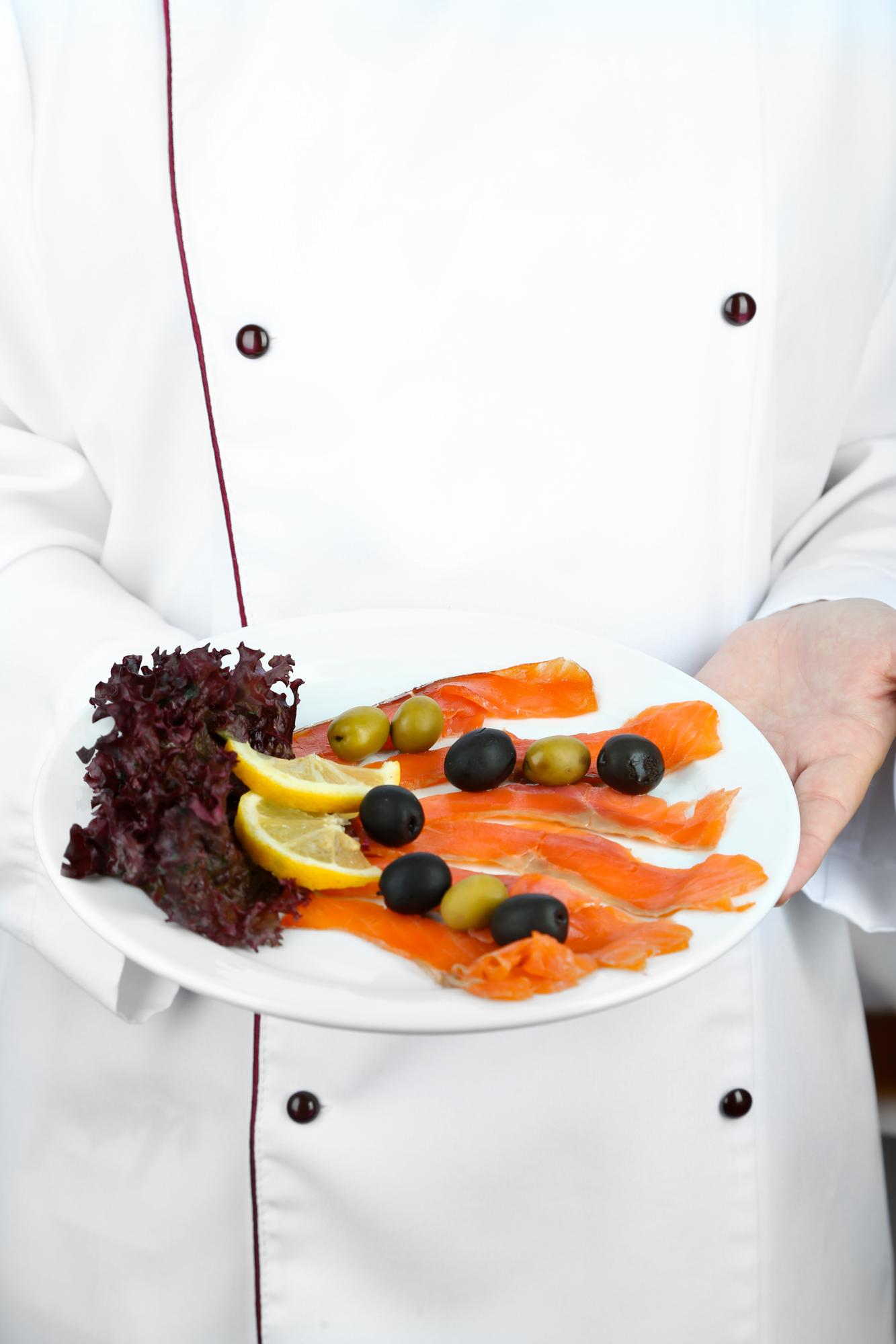Chef demonstrating a plated dish to students